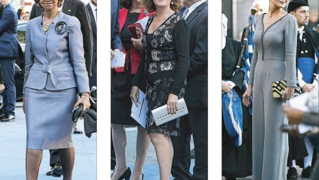 Con un dos piezas en color gris azulado, Doña Sofía hizo gala una vez más de su discreción y elegancia. Paloma Rocasolano vistió un dos piezas en color negro con adornos plateados y clutch del mismo tono. Esther Alcocer Koplowitz lució un mono vaporoso en tono gris y un clutch proporcionaba la nota de color.
