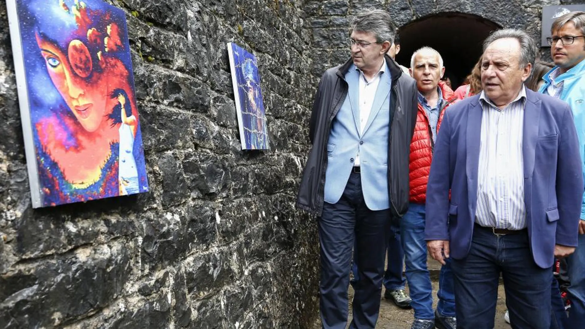 El presidente de la Diputación de León, Juan Martínez Majo, inaugura las dos nuevas exposiciones de la Cueva de Valporquero