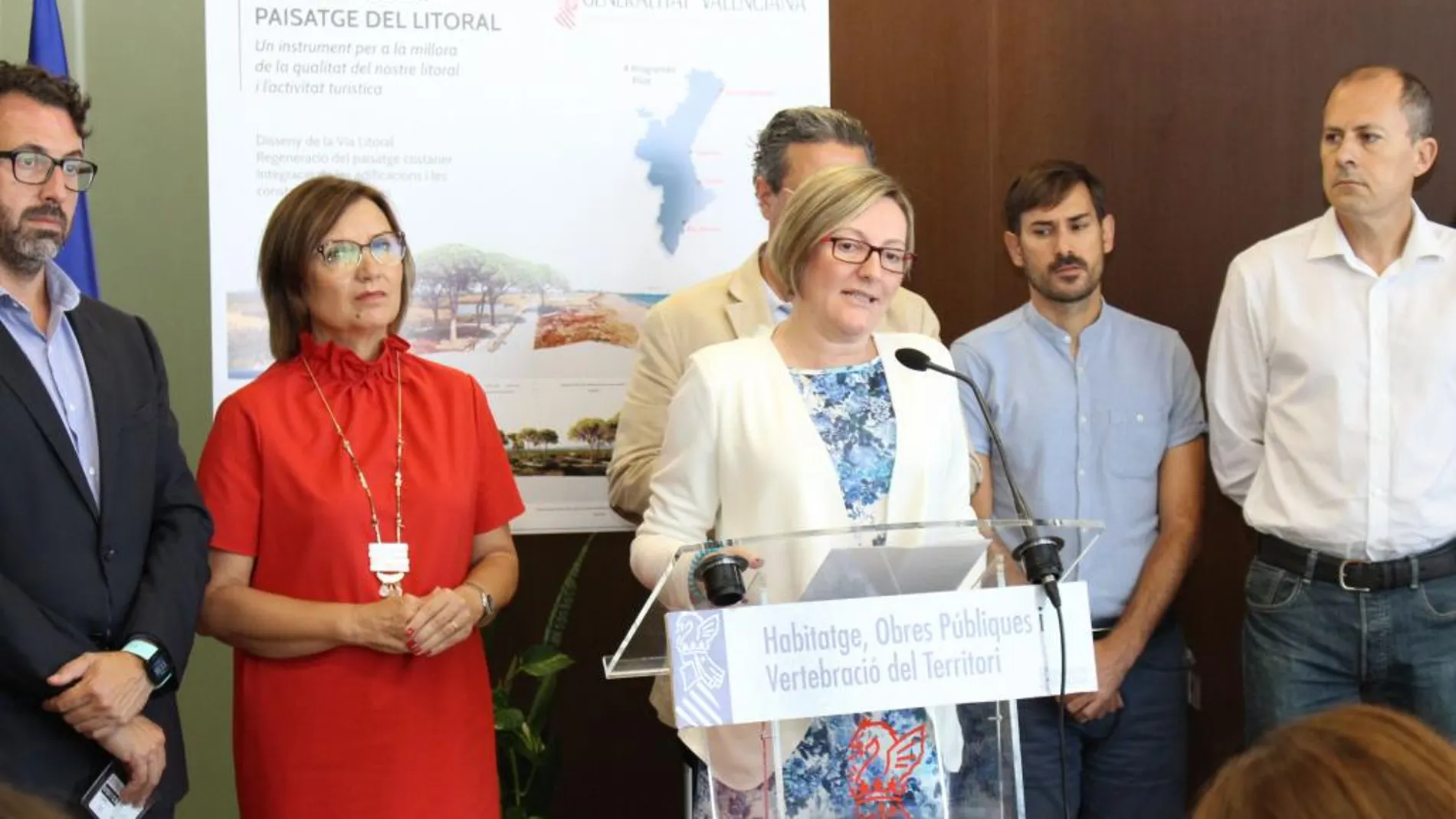 La consellera de Obras Públicas, María José Salvador, presentó ayer cuatro programas piloto de regeneración