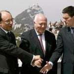 Peter Caruana, Miguel Ángel Moratinos y David Milliband