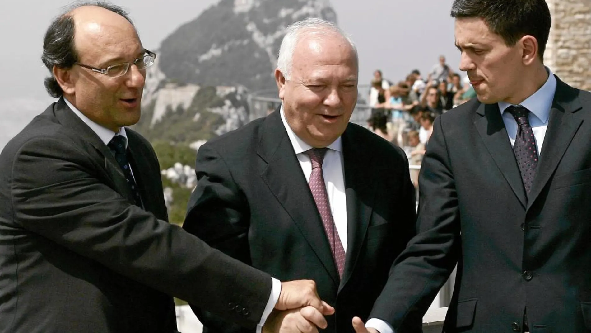 Peter Caruana, Miguel Ángel Moratinos y David Milliband