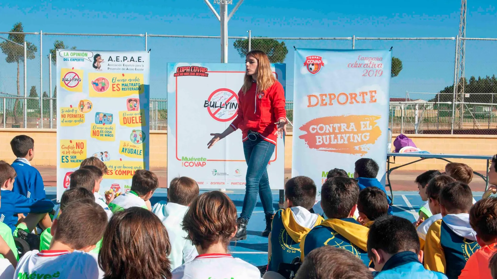 Charlas en colegios contra el acoso escolar donde trabajan con el deporte como una herramienta más para plantar cara a este problema