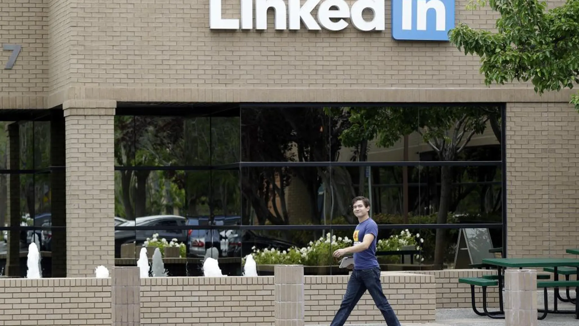 Venden en un foro de hackers los datos de 500 millones de usuarios de LinkedIn