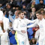Cristiano celebra con Casemiro, Theo, Bale y Benzema uno de sus dos goles al Getafe