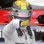 Lewis Hamilton celebra su vuelta rápida en Interlagos. Necesita ganar hoy para mantener abierto el Mundial de Fórmula 1