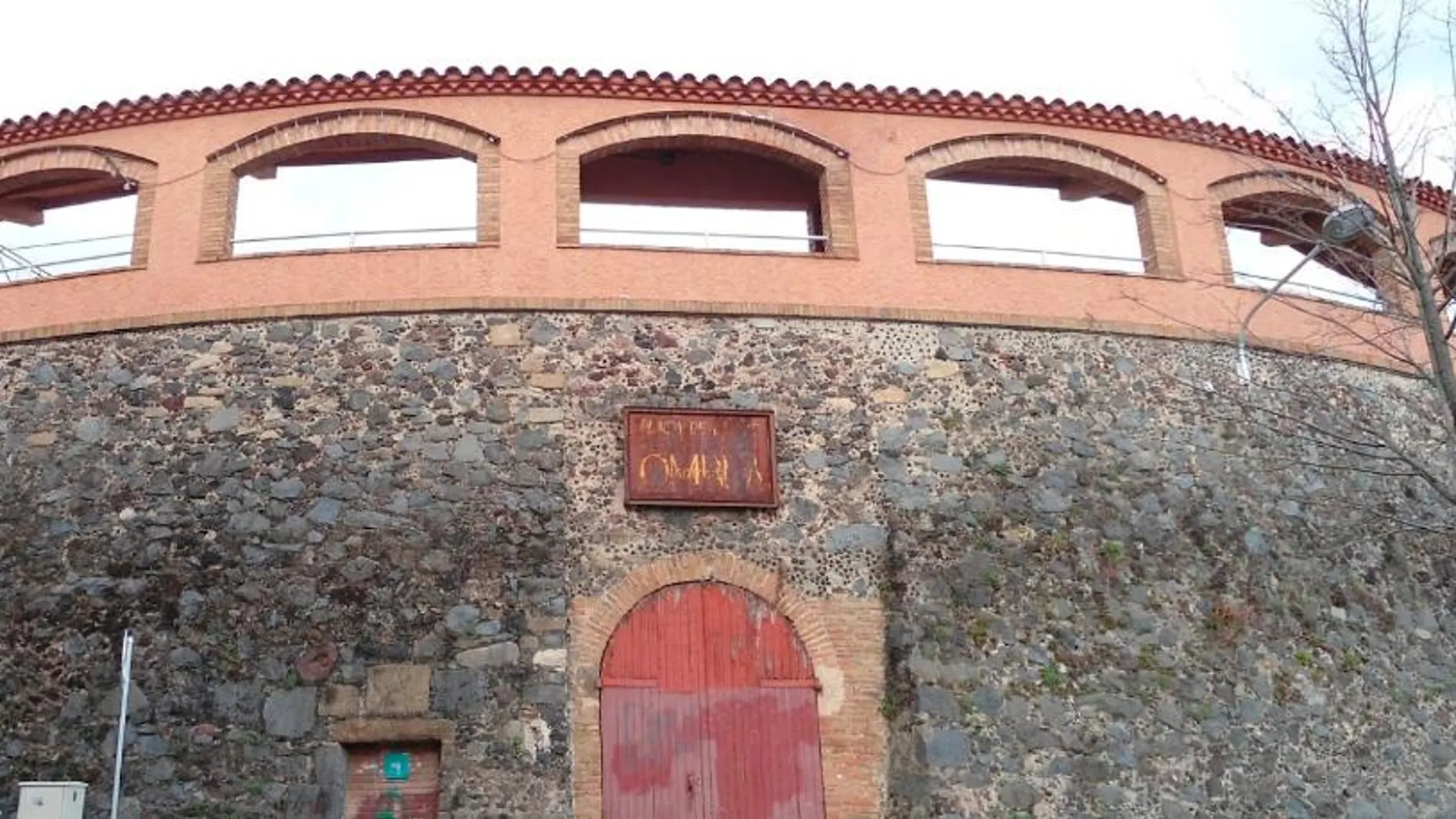 La plaza de toros de Olot es la más antigua de Cataluña, fue construida en 1859