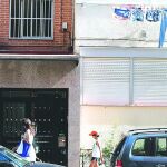 La pareja, que tiene dos hijos de un año y 25 días, vive en la calle Biosca, en el distrito de Hortaleza