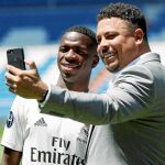 Ronaldo Nazario acompañó a Vinicius en su primer día en el Bernabéu. Dijo que es la mayor esperanza del fútbol brasileño. Se hicieron un selfie juntos