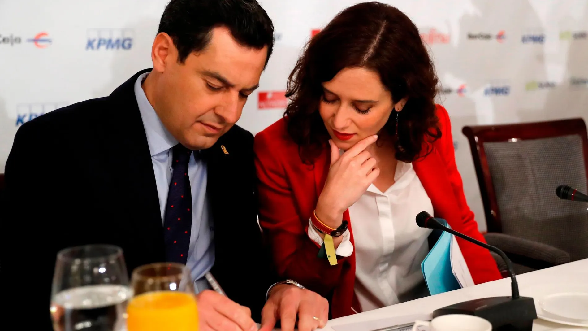 Juanma Moreno con Díaz Ayuso, en una imagen de archivo / Foto: Efe