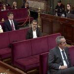 Jordi Turull, exportavoz y exconsejero de la presidencia (d), y el exconsejero de Interior Joaquim Forn (i), durante la sesión celebrada hoy en el Tribunal Supremo