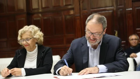 Javier Barbero junto a la alcaldesa Manuela Carmena en imagen de archivo