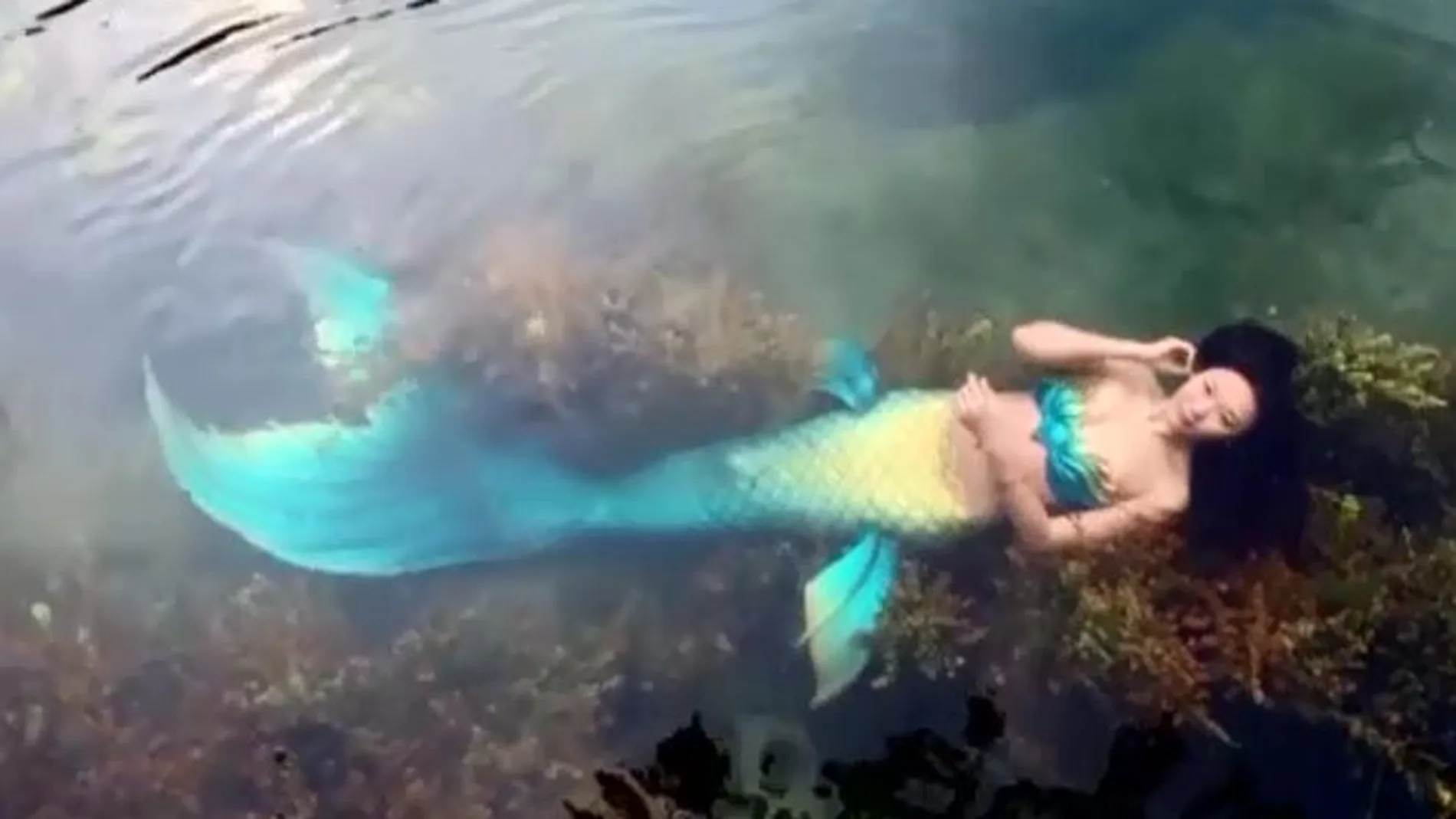Un acuario chino imparte el primer curso de sirenas del mundo