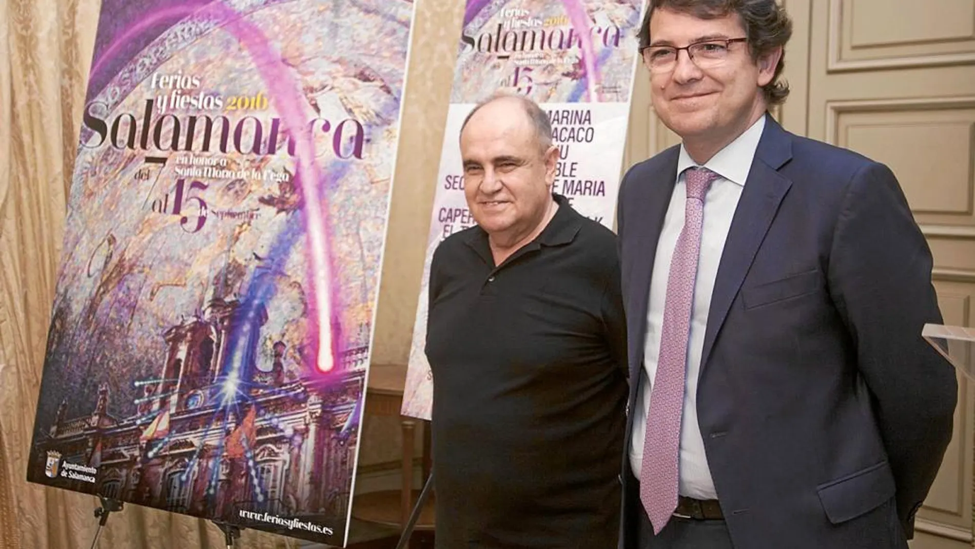 Alfonso Fernández Mañueco presenta el cartel de las ferias de Salamanca junto con el autor, José Fuentes