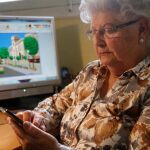 Concha García Zaera, la dibujante de 88 años que difunde en Instagram sus obras hechas en Paint / Efe