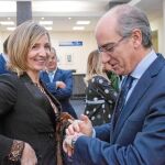 La consejera Alicia García conversa con el presidente de la Diputación de Salamanca, Javier Iglesias