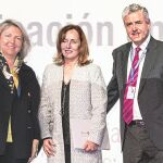 M. Río, M. Álvarez y R. Andrade durante la entrega de las Becas Gilead a proyectos de Microeliminación en VHC