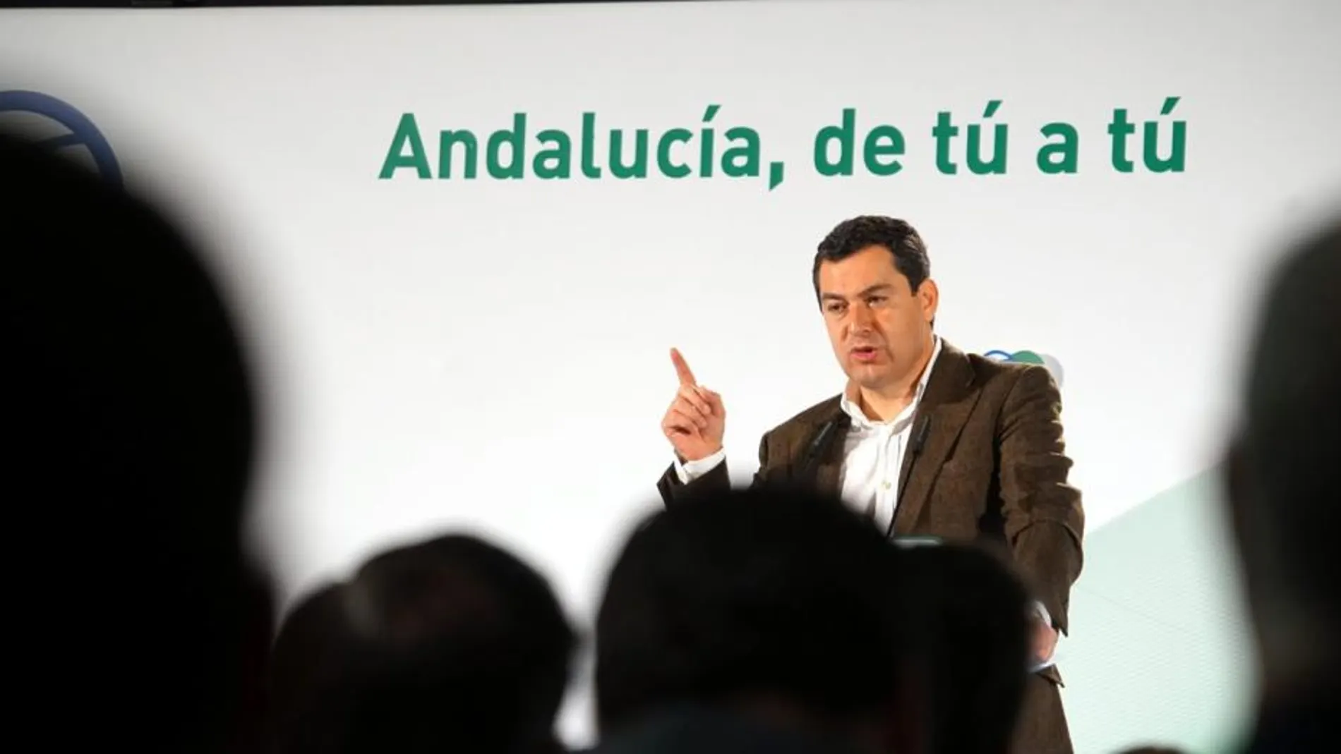 El presidente del Partido Popular de Andalucía, Juanma Moreno, clausuró la Convención Municipal de los populares, celebrada en Almería