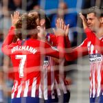 Álvaro Morata celebra con Antoine Griezmann su primer gol. EFE/Juan Herrero