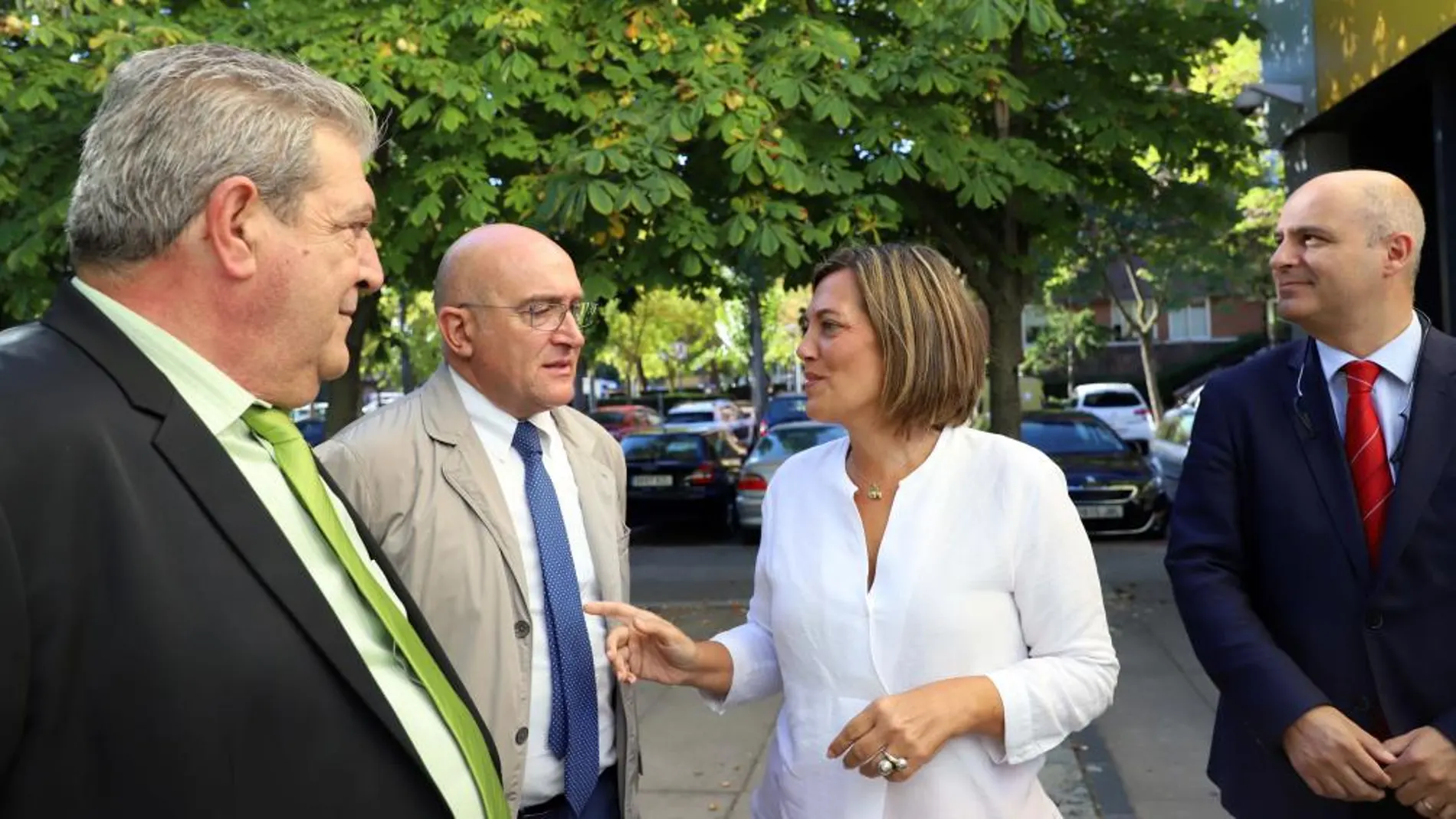 Milagros Marcos junto a Jesús Julio Carnero, Jorge Llorente y Ever Macías