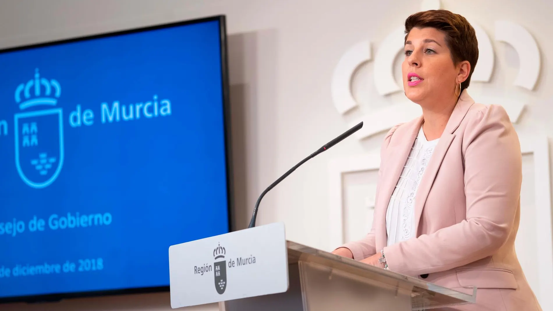 La portavoz del Ejecutivo murciano, Noelia Arroyo, ayer durante la rueda de prensa posterior al Consejo de Gobierno, en el Palacio de San Esteban