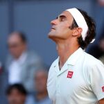 Federer se lamenta tras fallar un punto ante Thiem