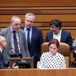 Silvia Clemente, presidenta del Parlamento regional, durante el recuento de los votos para la elección del Procurador del Común, junto a los miembros de la Mesa de las Cortes