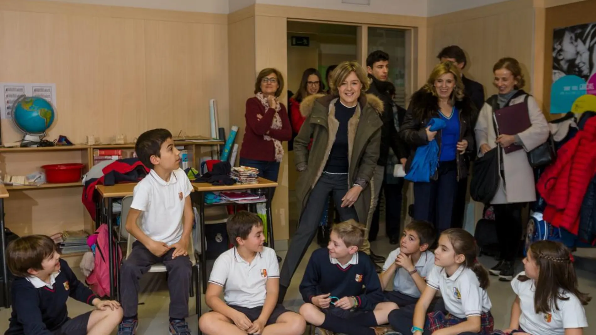 La ministra García Tejerina durante su visita al Colegio San José de Valladolid