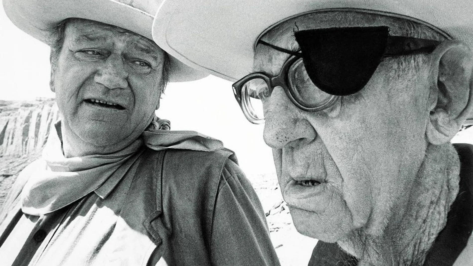 John Ford (derecha) y su actor fetiche, John Wayne (izquierda), en una imagen de 1971. Juntos rodaron 20 películas
