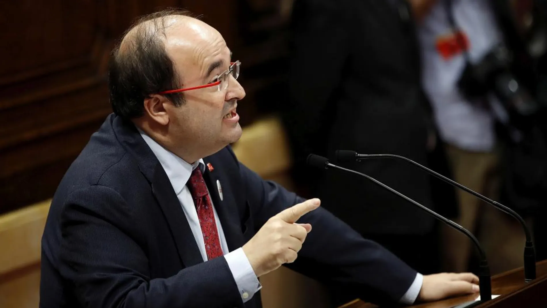 El Secretario General de los socialistas catalanes Miquel Iceta, durante su comparecencia hoy en el Parlament