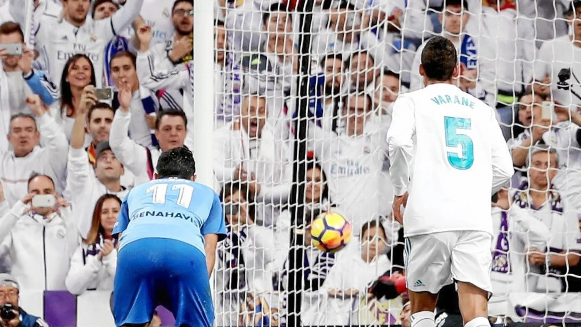 Roberto paró el penalti, pero no el rechace