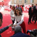 La Reina Letizia se ha acercado a la Prensa para recoger su donativo
