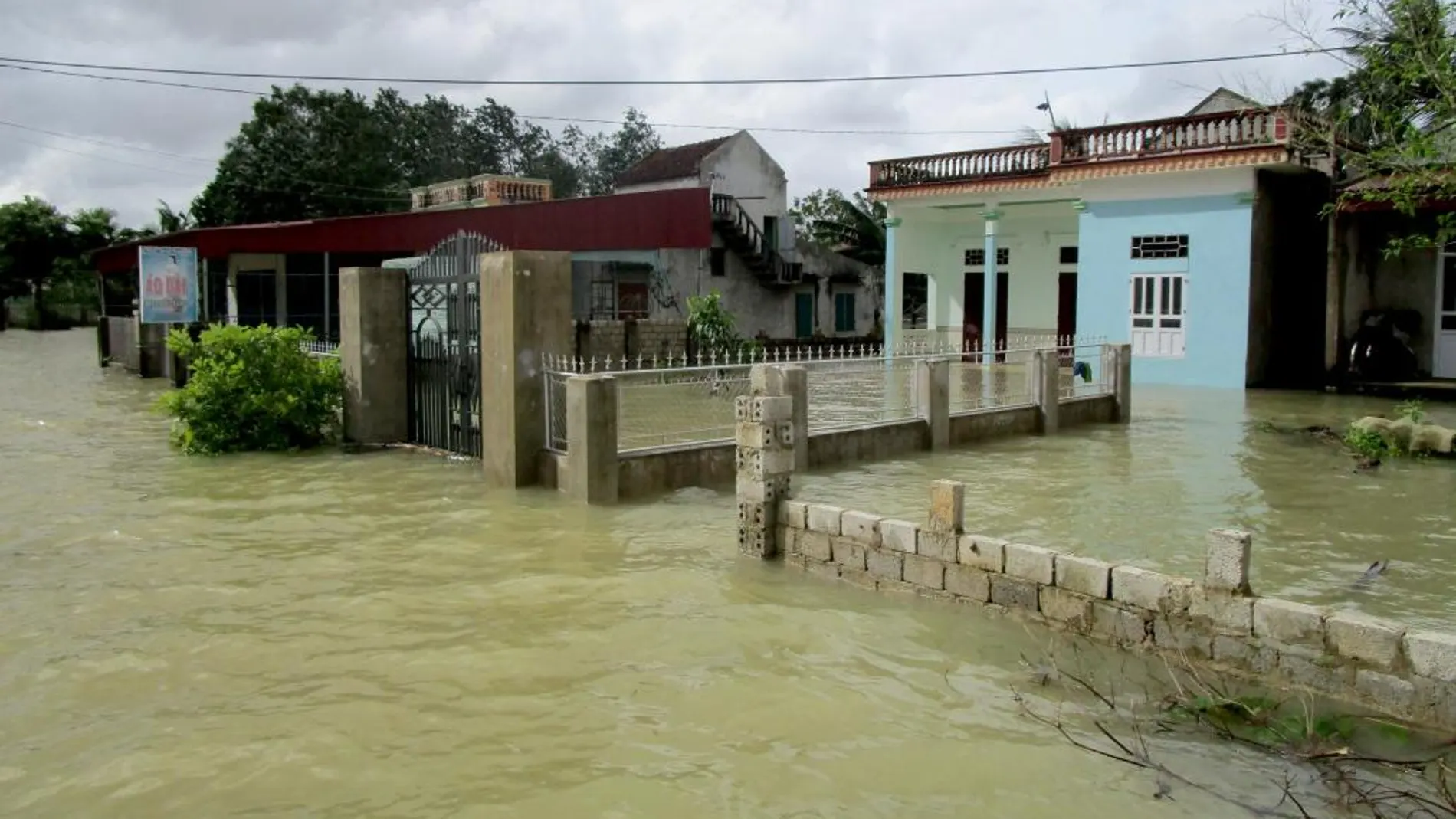 Viviendas afectadas por crecientes repentinas e inundaciones en Thanh Hoa (Vietnam)