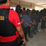 Imagen de algunos de los 140 detenidos en una operación similar desarrollada en el mes de mayo en Yakarta