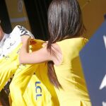 Michael Matthews celebra su victoria en la décimocuarta etapa del Tour de Francia en Rodez.