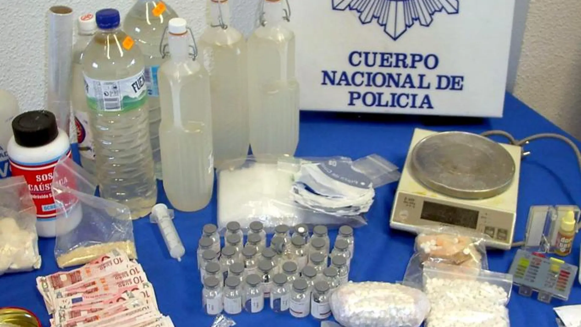 Diversos tipos de drogas, entre ellas GHB, decomisados por la Policía Nacional / Efe