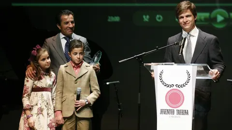 El diestro madrileño elogió a El Fundi, izquierda, junto a sus dos hijos