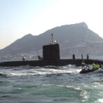 El submarino nuclear "Trireless"abandona Gibraltar en 2001