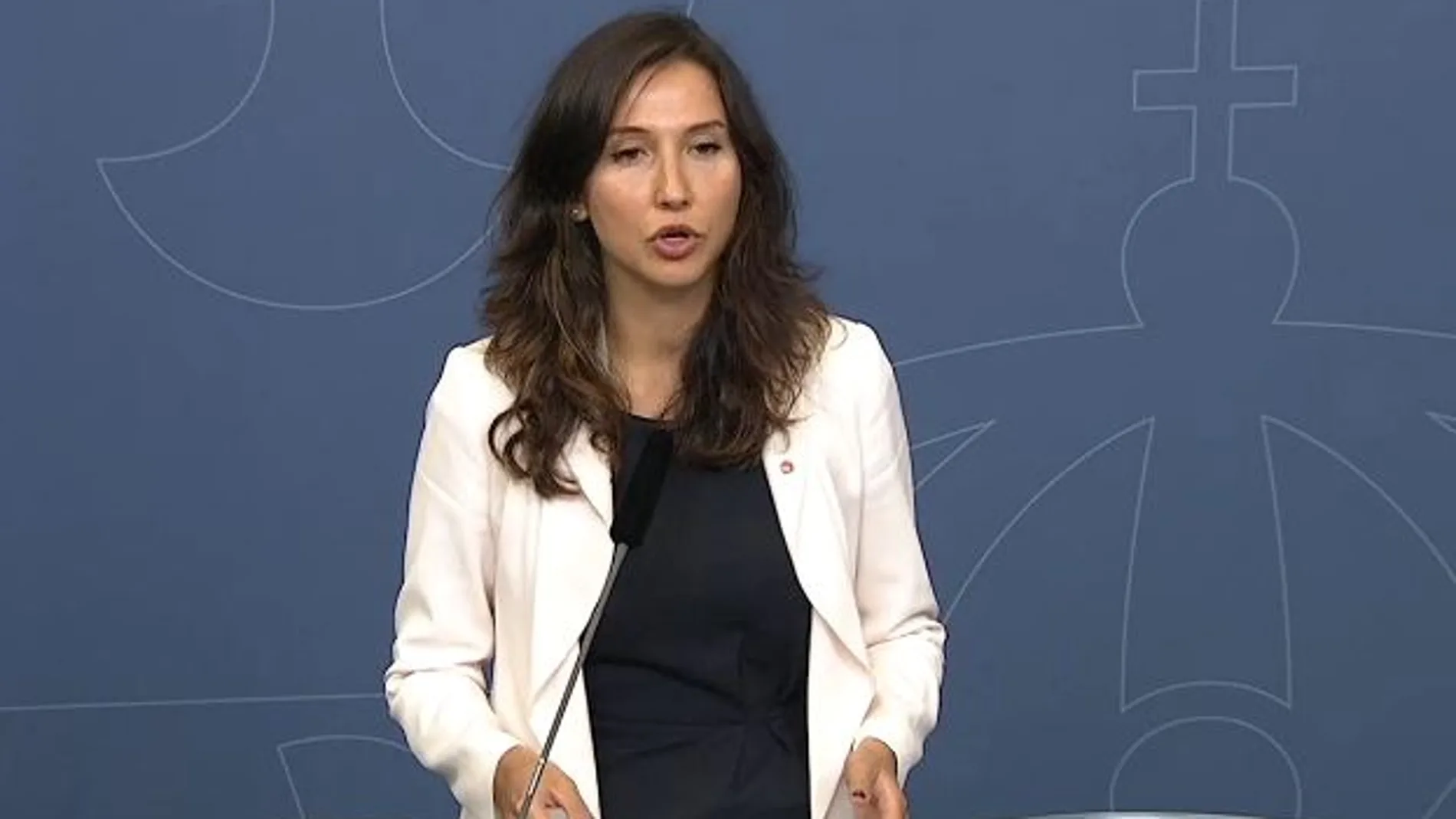 La ministra dio una rueda de prensa para anunciar su decisión