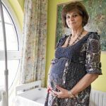Lina Álvarez dio a luz con 62 años, tras someterse a un tratamiento de reproducción asistida