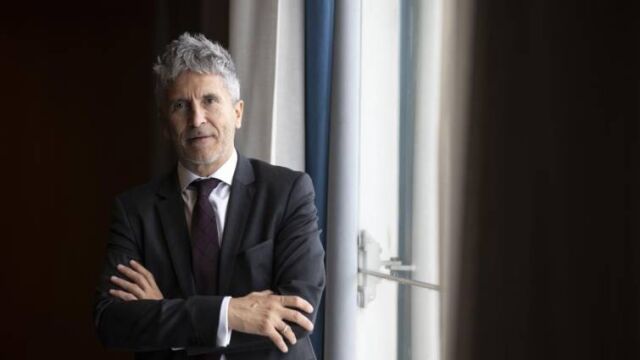 Marlaska cesa al jefe de la lucha antiterrorista y acepta la renuncia del jefe de Navarra por insultar a Colau y Rufián en Twitter