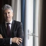 Marlaska cesa al jefe de la lucha antiterrorista y acepta la renuncia del jefe de Navarra por insultar a Colau y Rufián en Twitter
