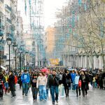 El comercio de Barcelona se resiente por la falta de compradores de la ciudad
