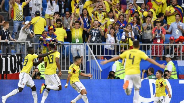 Los jugadores de Colombia celebran el gol anotado por su compañero Yerry Mina / Efe