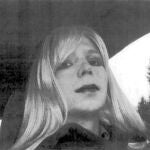 Chelsea Manning con peluca y maquillada, en una imagen sin fechar