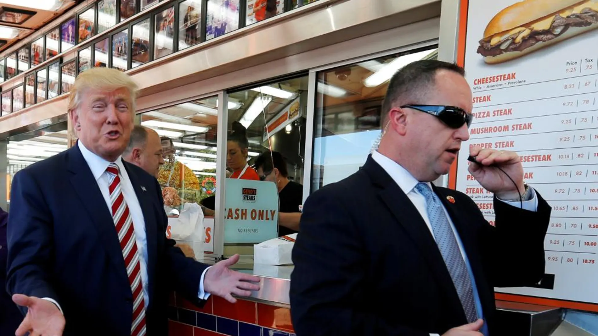 Donald Trump hace una parada en un restaurante de comida rápida