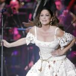 Isabel Pantoja presentó el jueves su nuevo disco, «Hasta que se apague el sol», con canciones de Juan Gabriel