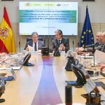 Los ministros del Interior, Juan Ignacio Zoido, y de Fomento, Íñigo de la Serna, ayer, en la reunión del gabinete de crisis para responder al temporal de nieve