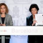 Isabel Celaá y Meritxell Batet (i), durante la rueda de prensa tras el consejo de ministros celebrado en Barcelona. EFE/ Andreu Dalmau.