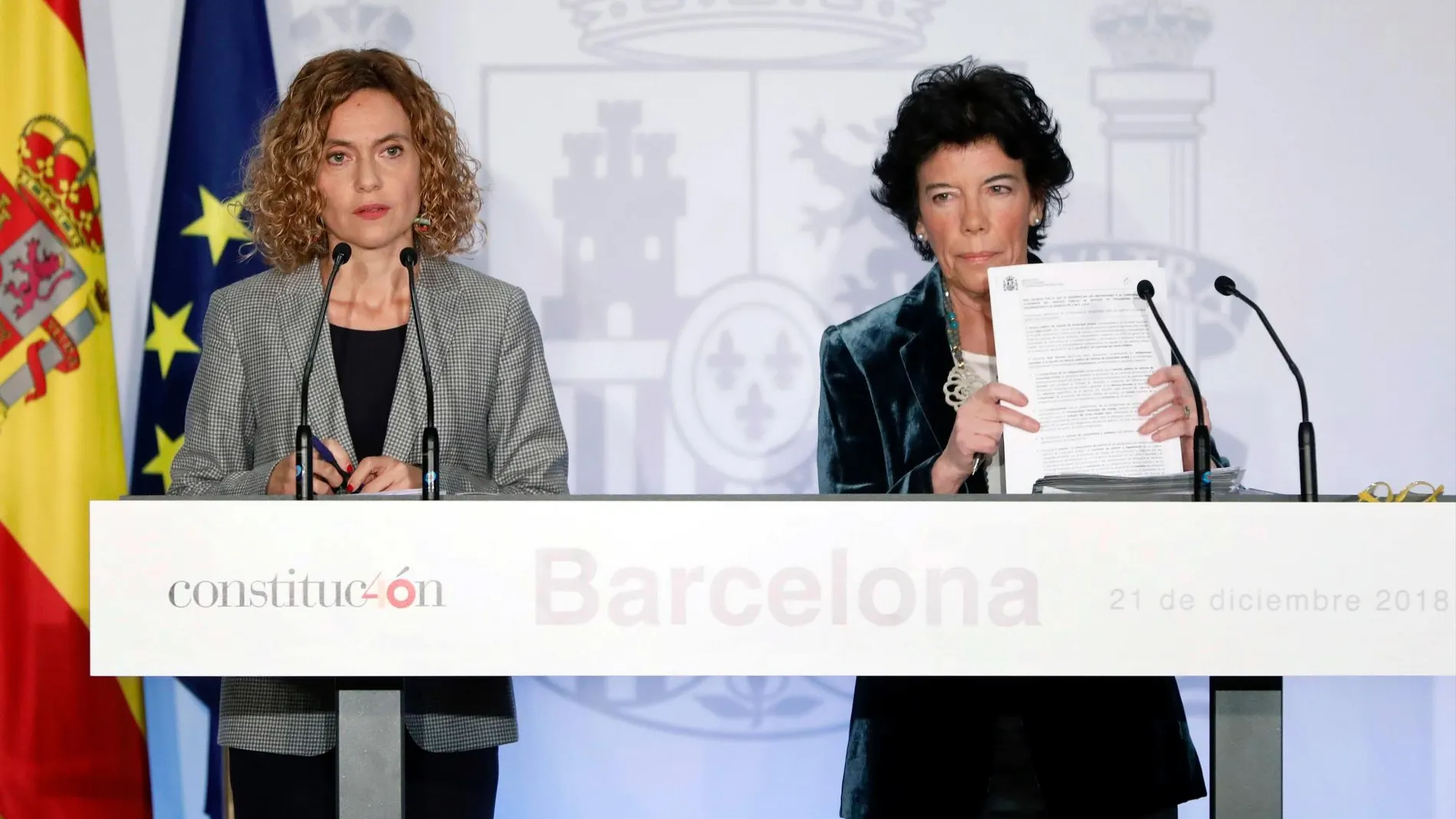 Isabel Celaá y Meritxell Batet (i), durante la rueda de prensa tras el consejo de ministros celebrado en Barcelona. EFE/ Andreu Dalmau.