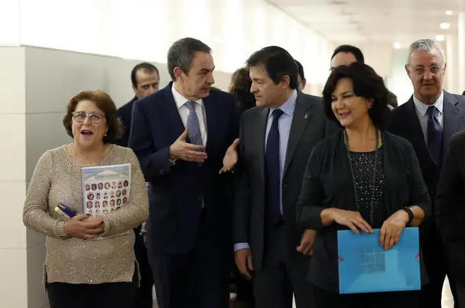 El PSOE que derribó a Sánchez «rehabilita» a Zapatero